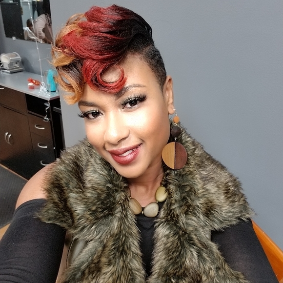 Meet your Posher, Iesha - Picture 2 of 3